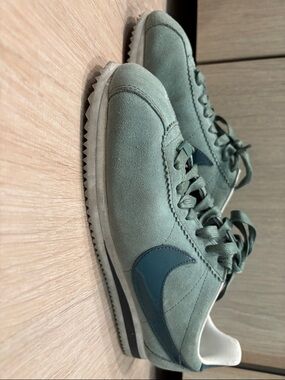 Women’s 8.5 Nike Suede Lace-Up Sneakers in Sage Green